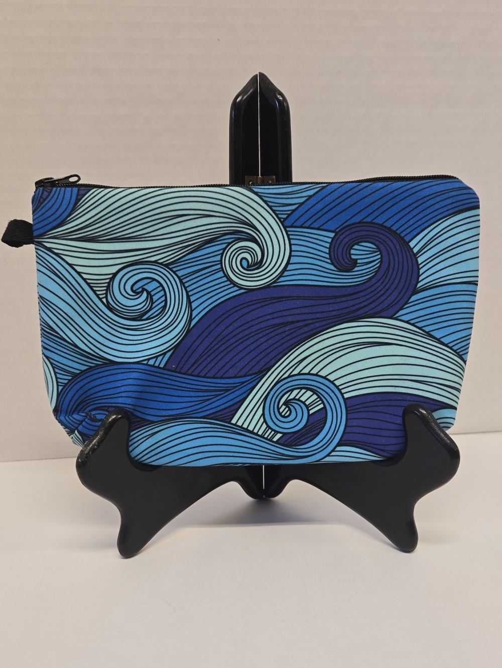 Blue Wave Pattern Padded Zip Pouch EUC 8.5"x5.25"
